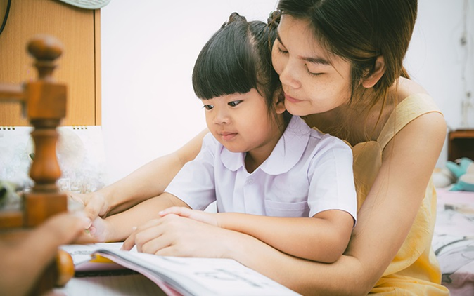 Cha mẹ luôn đồng hành cùng quá trình học của con